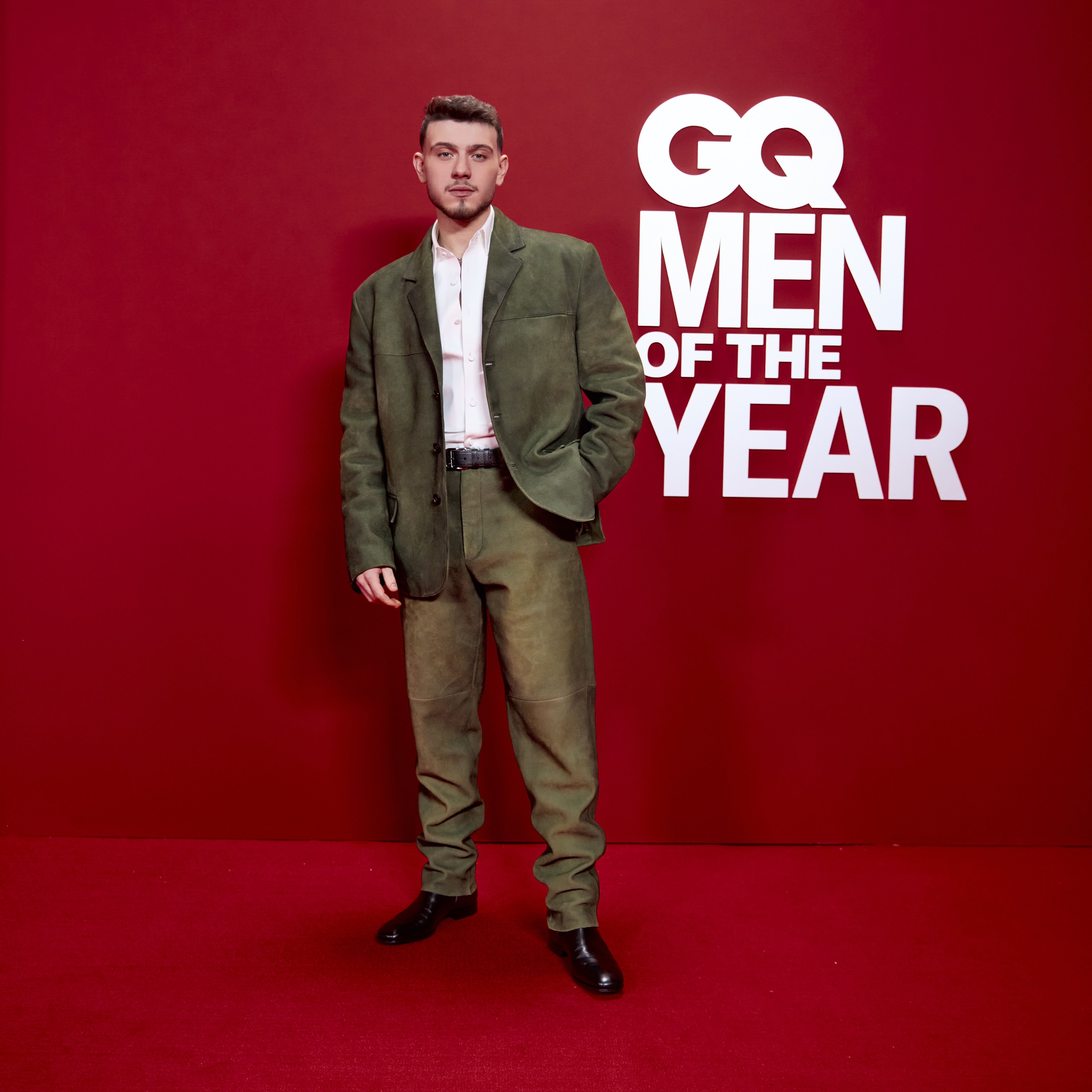 A.P.C. コーデュロイ セットアップ　PRADA　Ami Al Shami's Hits the GQ Carpet in Earthy-Toned Prada | GQ Middle East
